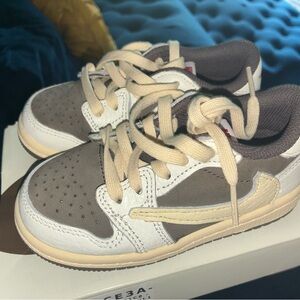 Jordan Kids' Sneakers in White and Brown